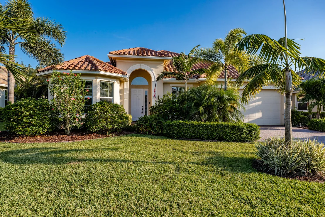 Photo of 4247 DIAMOND Square
