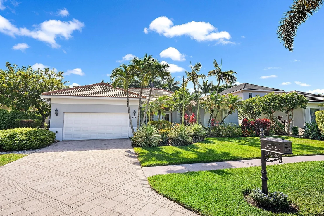 Photo of 8774 Lakes Boulevard