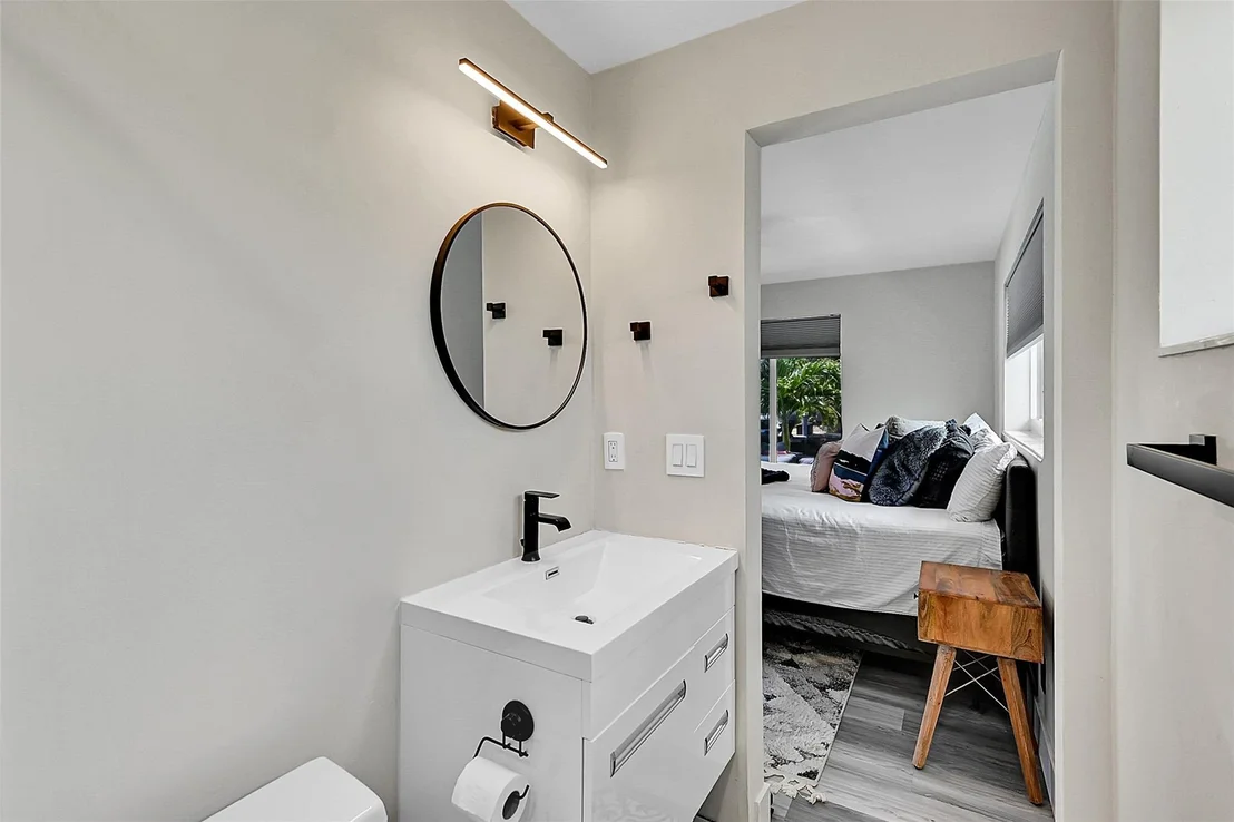 Photo of 931 SE 5th Avenue