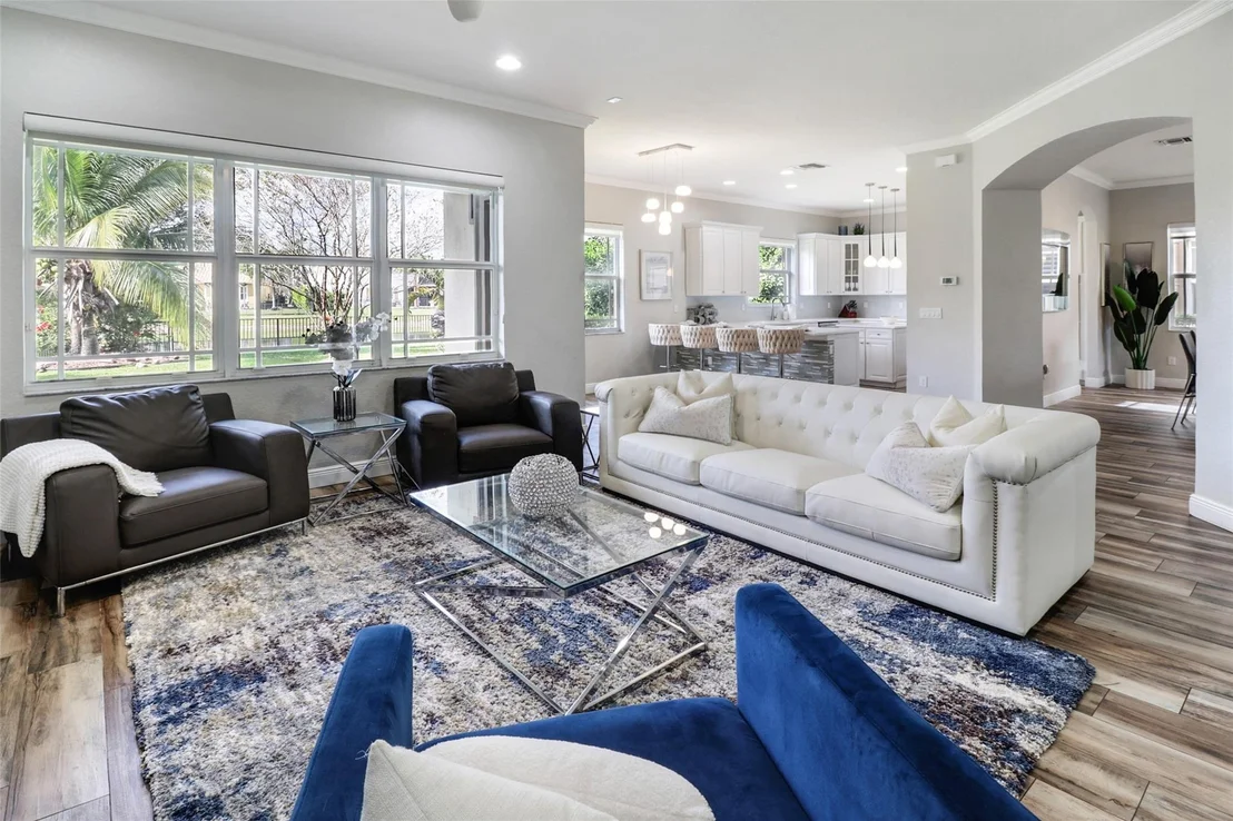 Photo of 8561 Lakeside Drive