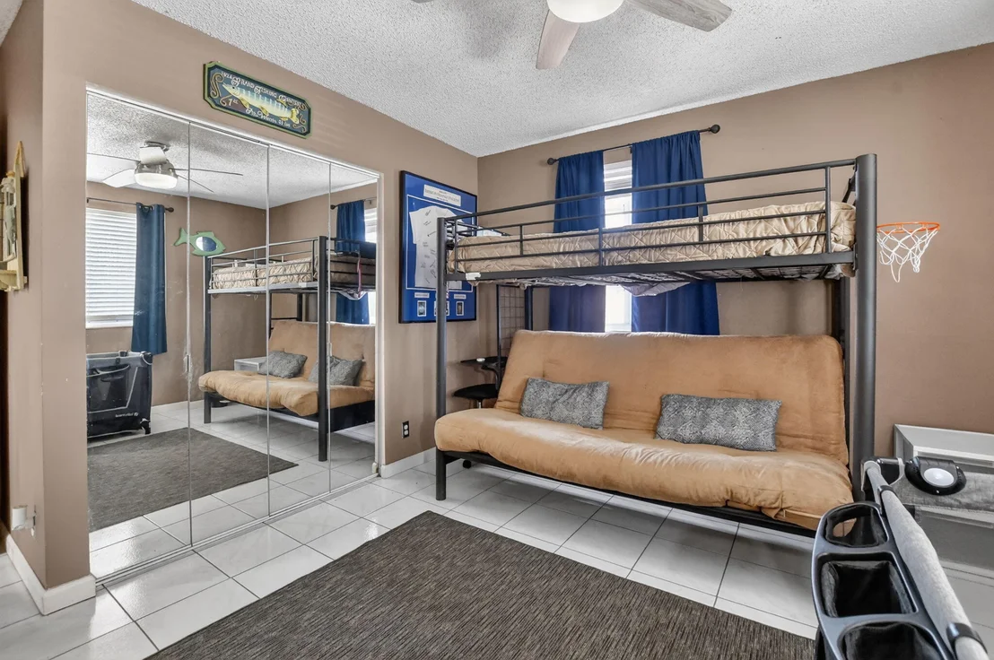 Photo of 9976 Robins Nest Road