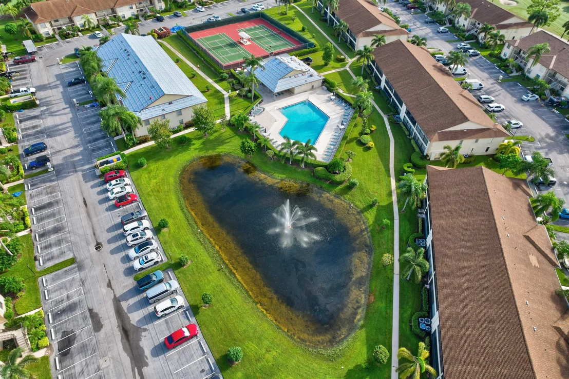 Photo of Unit E at 702 Pinecrest Circle