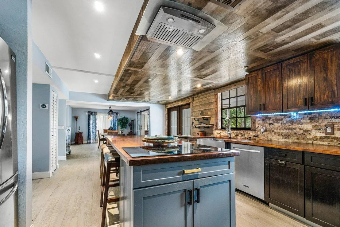 Photo of 17081 Mellen Lane