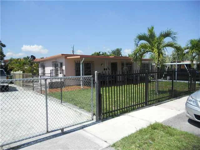 Photo of 940 E 12 Place