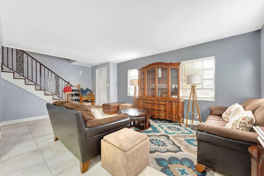 Photo of Unit D7 at 3058 Riverside Drive