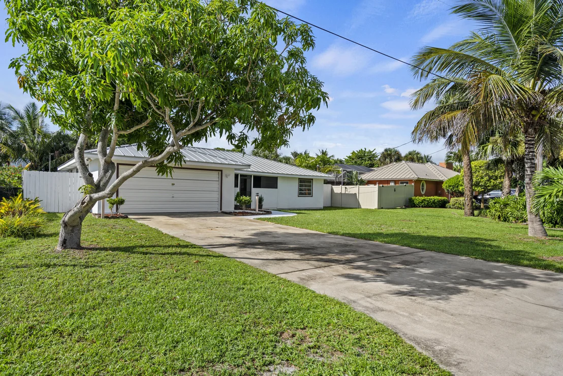 Photo of 1915 Eucalyptus Avenue