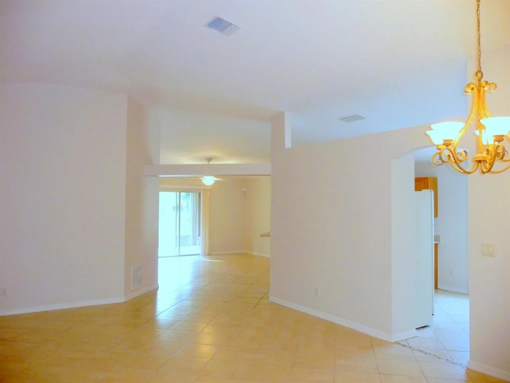 Photo of 1127 W 13th Sq Square