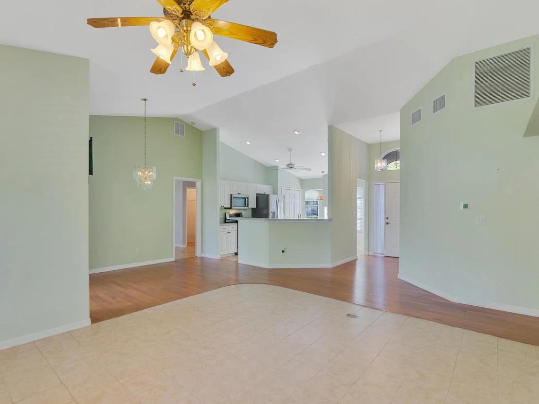 Photo of 825 Landsdowne Drive