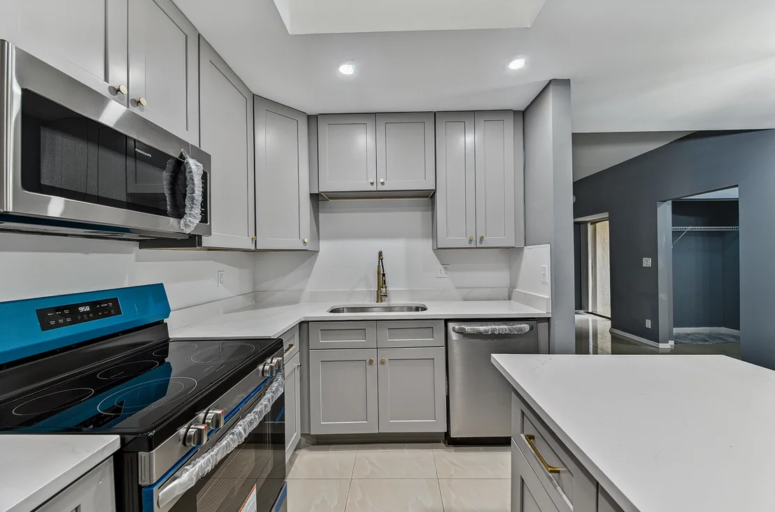 Photo of Unit B at 3402 WATERVIEW Circle