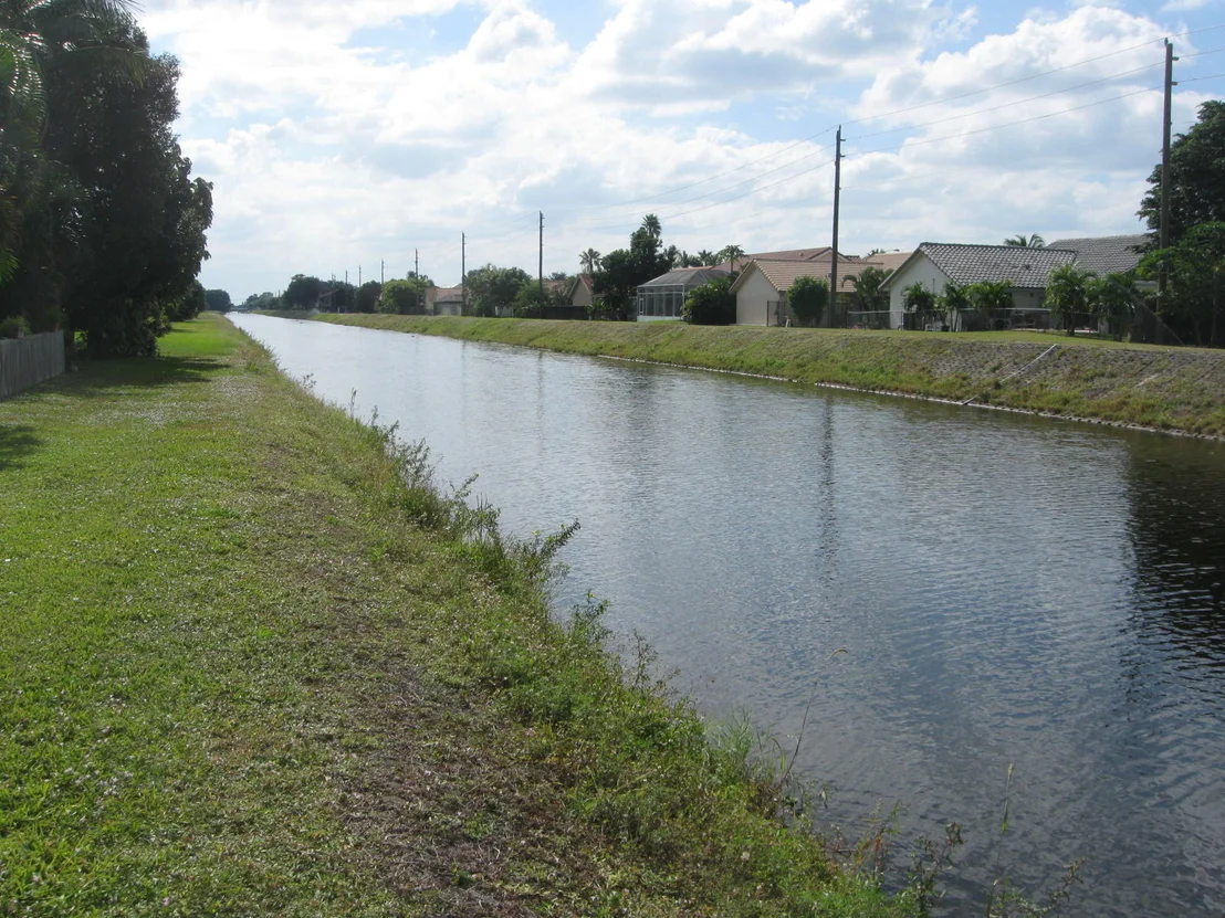 Photo of 5550 Mirror Lakes Boulevard