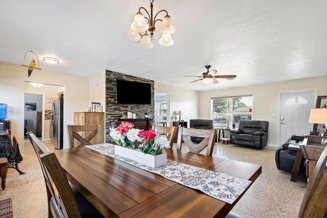 Photo of 1413 Crest Drive