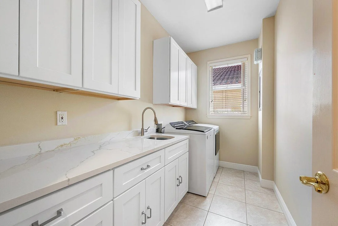 Photo of 923 Hyacinth Drive
