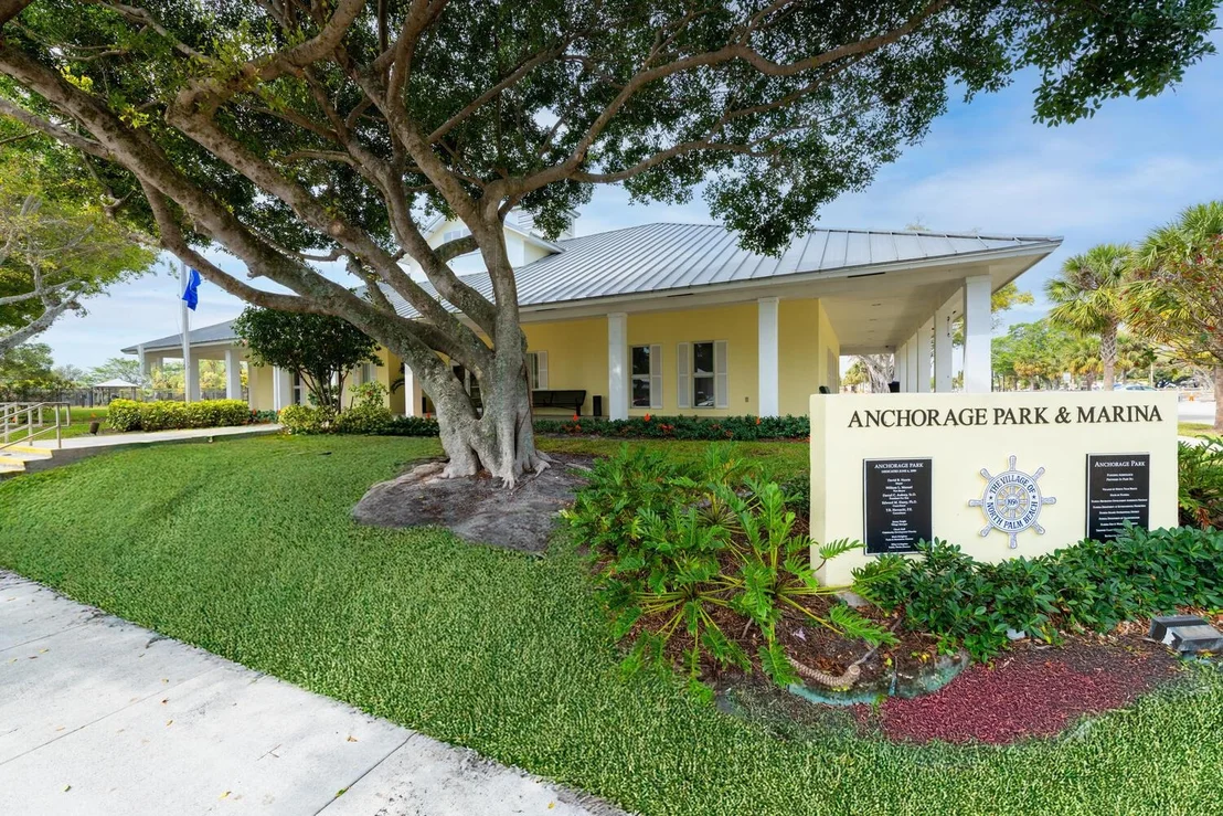 Photo of 737 Nighthawk Way