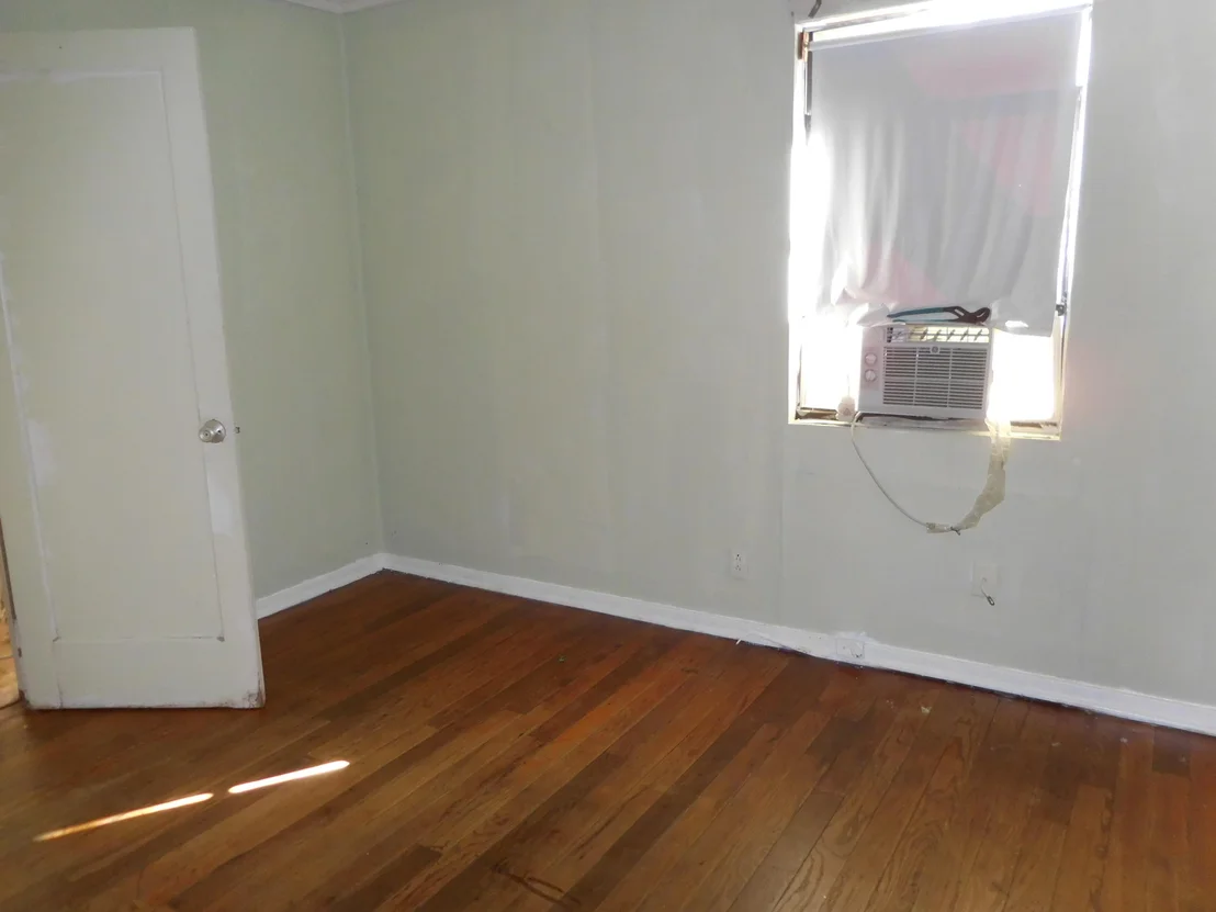 Photo of 1027 Summit Boulevard