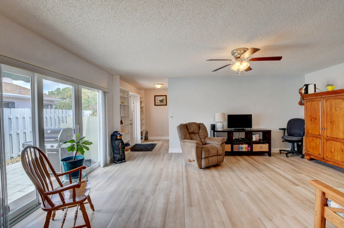 Photo of 5102 Mirror Lakes Boulevard