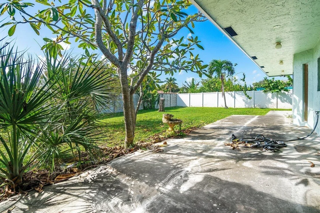 Photo of 702 Enfield Road