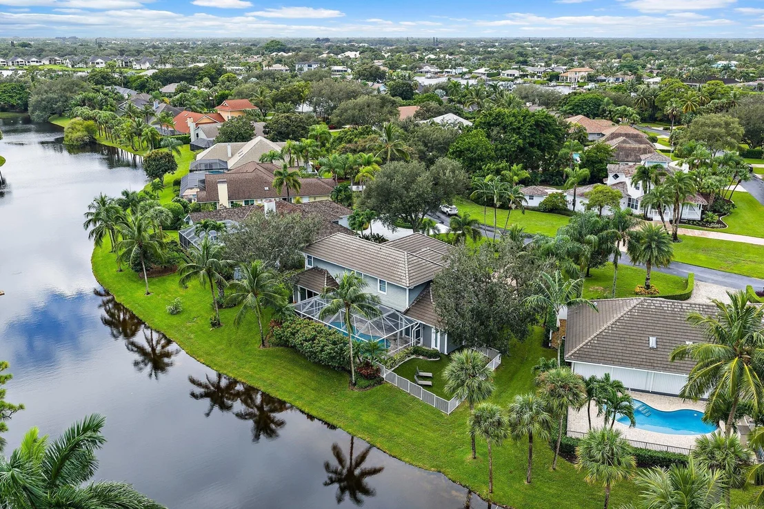 Photo of 18647 SE Lakeside Way