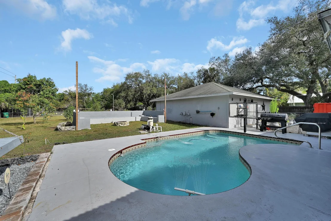 Photo of 2404 Dade Road