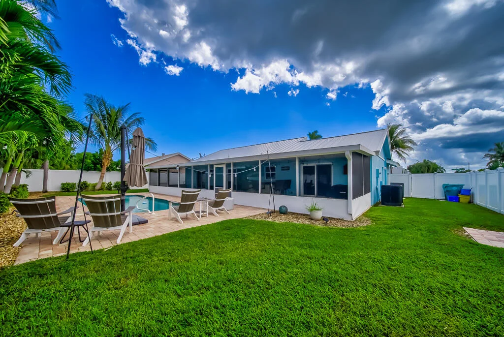 Photo of 841 NW 8th Way