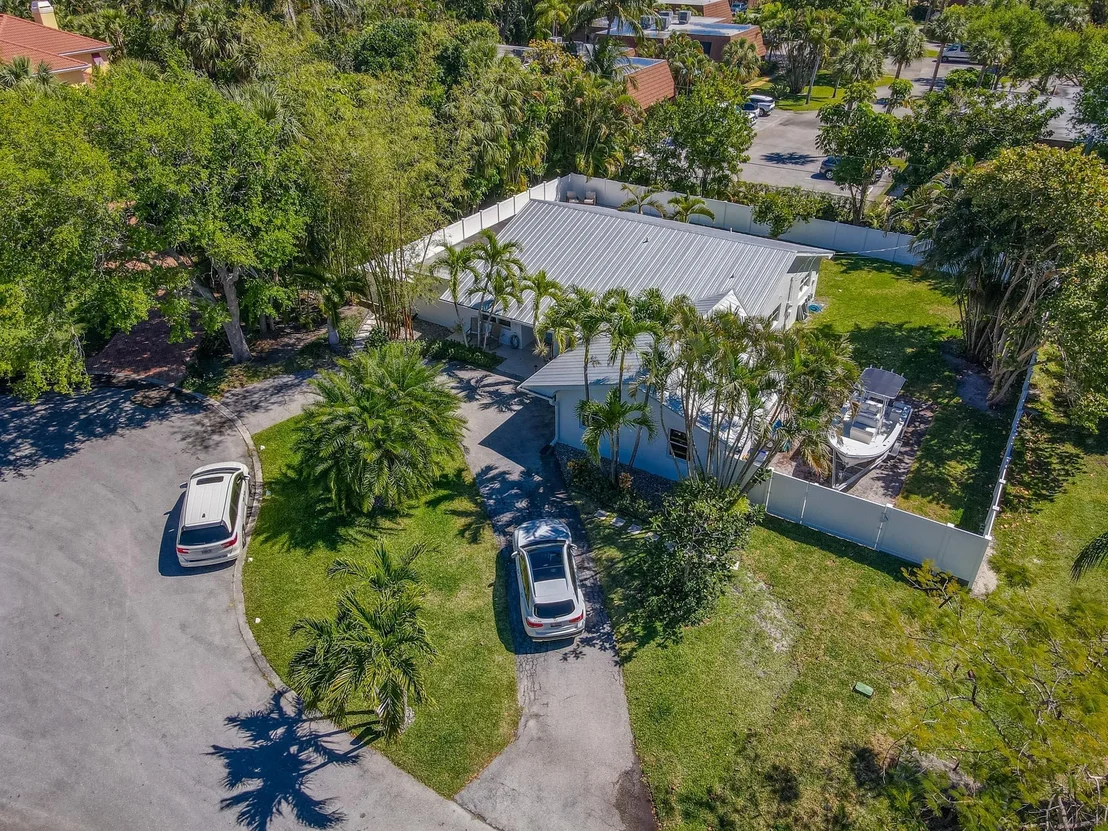 Photo of 5116 Laird Lane