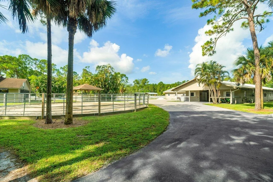 Photo of 2315 Deer Run Boulevard
