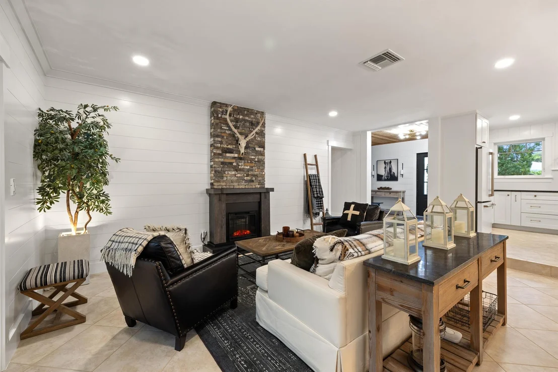 Photo of 370 Mars Avenue