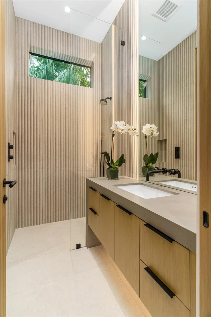 Photo of 6107 N Ocean Boulevard
