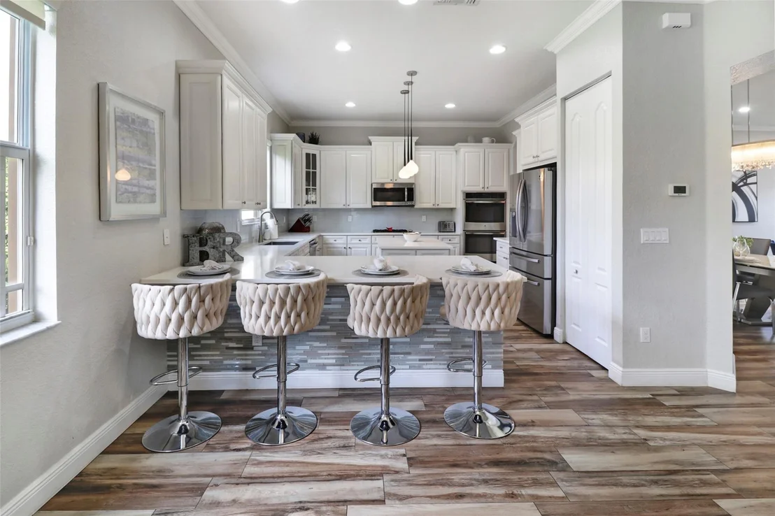 Photo of 8561 Lakeside Drive