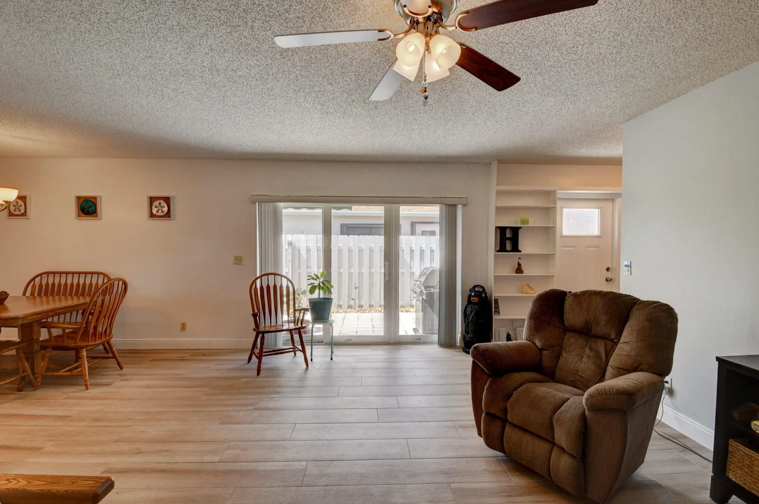 Photo of 5102 Mirror Lakes Boulevard