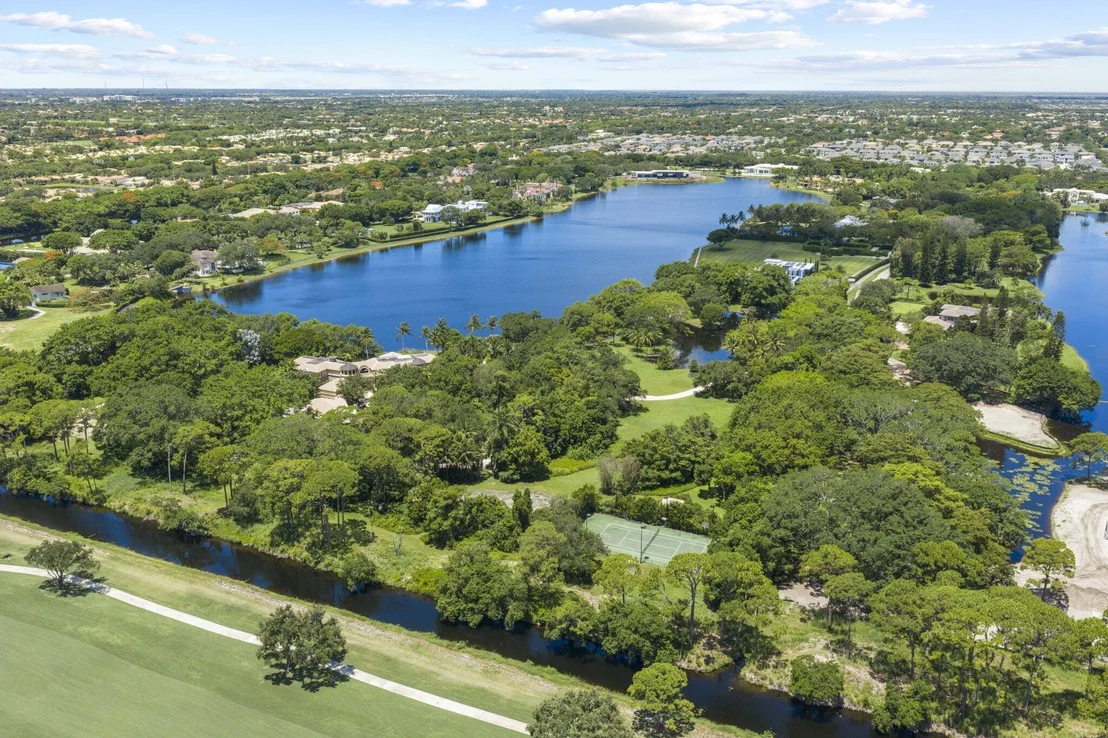 Photo of 6001 Le Lac Road