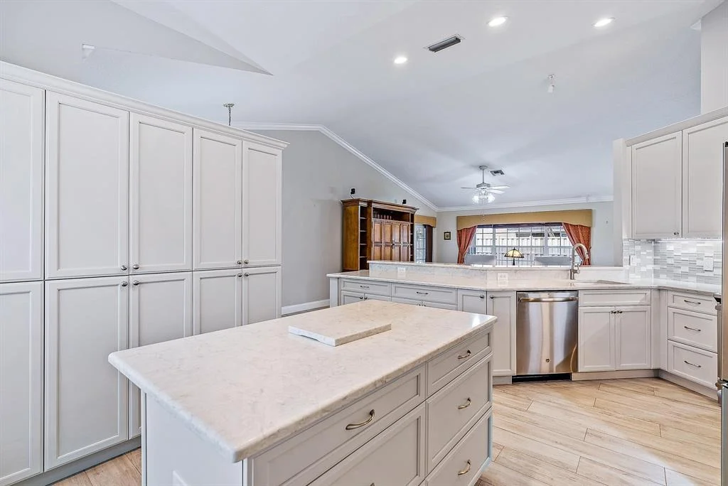 Photo of 257 Moccasin Trail W