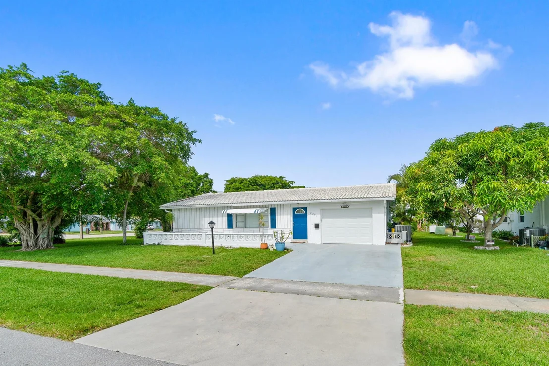 Photo of 2203 Campanelli Boulevard