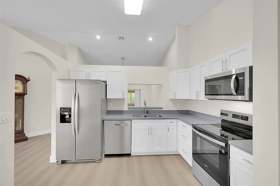 Photo of 6141 Heliconia Road