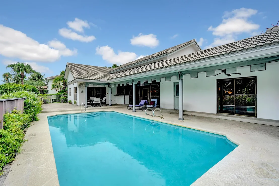Photo of 3899 Live Oak Boulevard