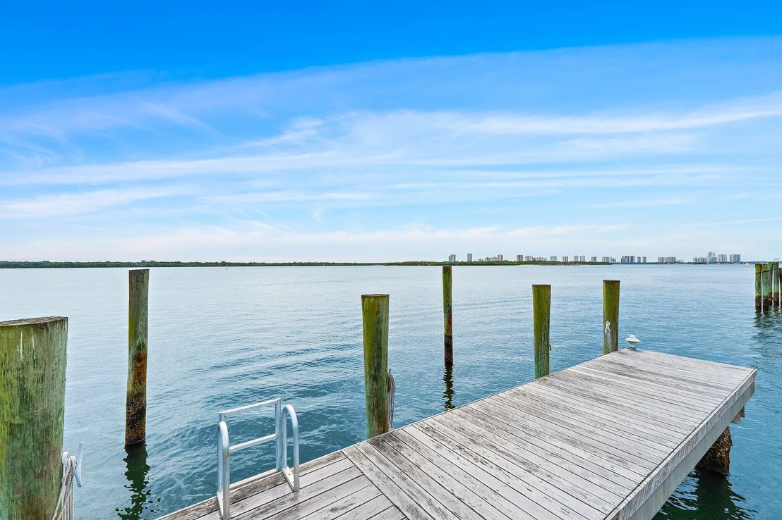 Photo of 806 Lakeside Drive
