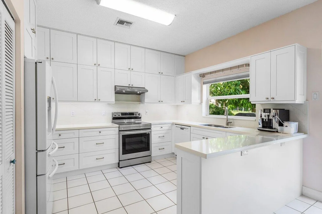 Photo of 6321 Lansdowne Circle