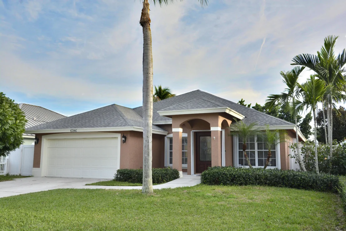 Photo of 6246 Leslie Street