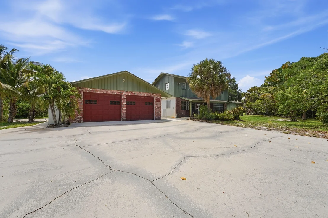 Photo of 7689 Lawrence Road