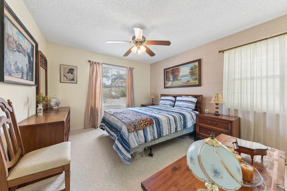 Photo of Unit A at 901 Pinecrest Circle