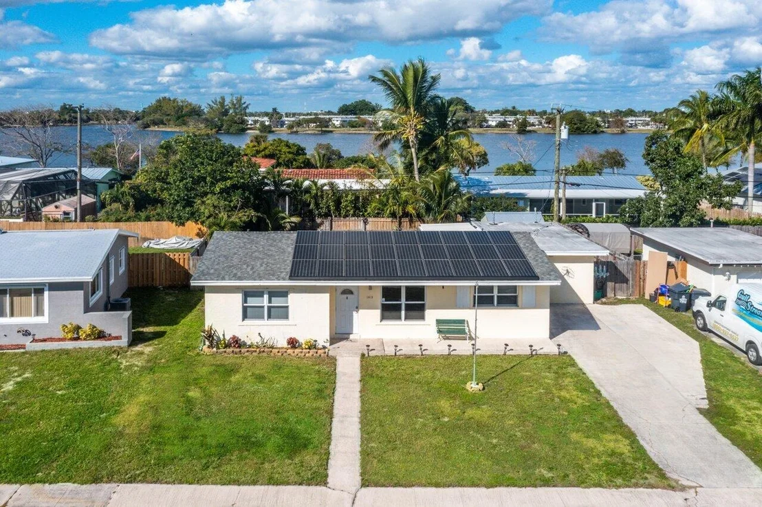 Photo of 1413 Crest Drive