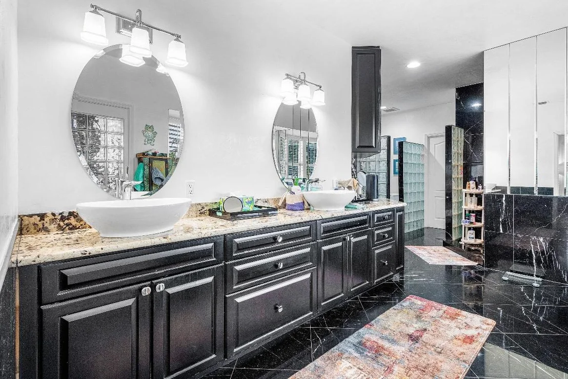 Photo of 678 Carriage Hill Lane