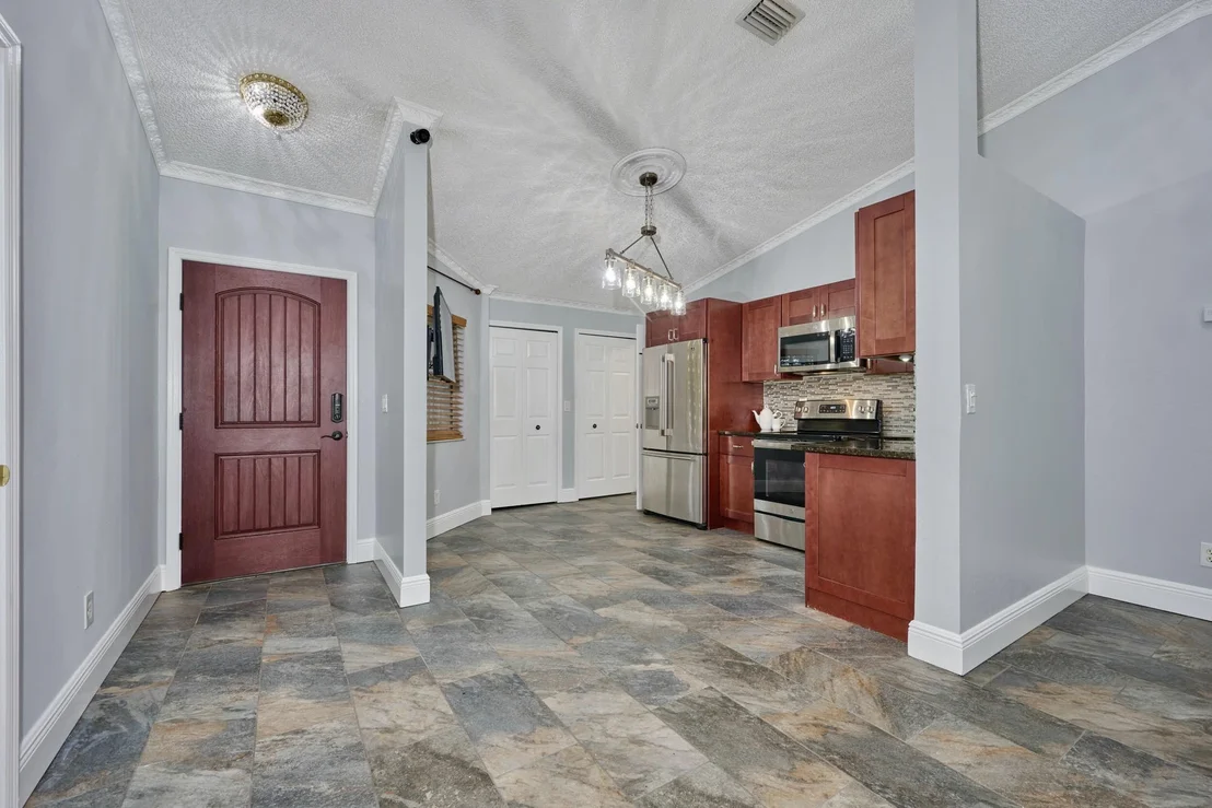 Photo of 1099 W 13th Square