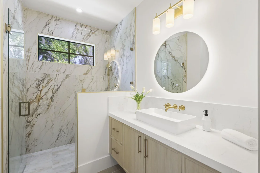 Photo of 2384 WINDSOR Road