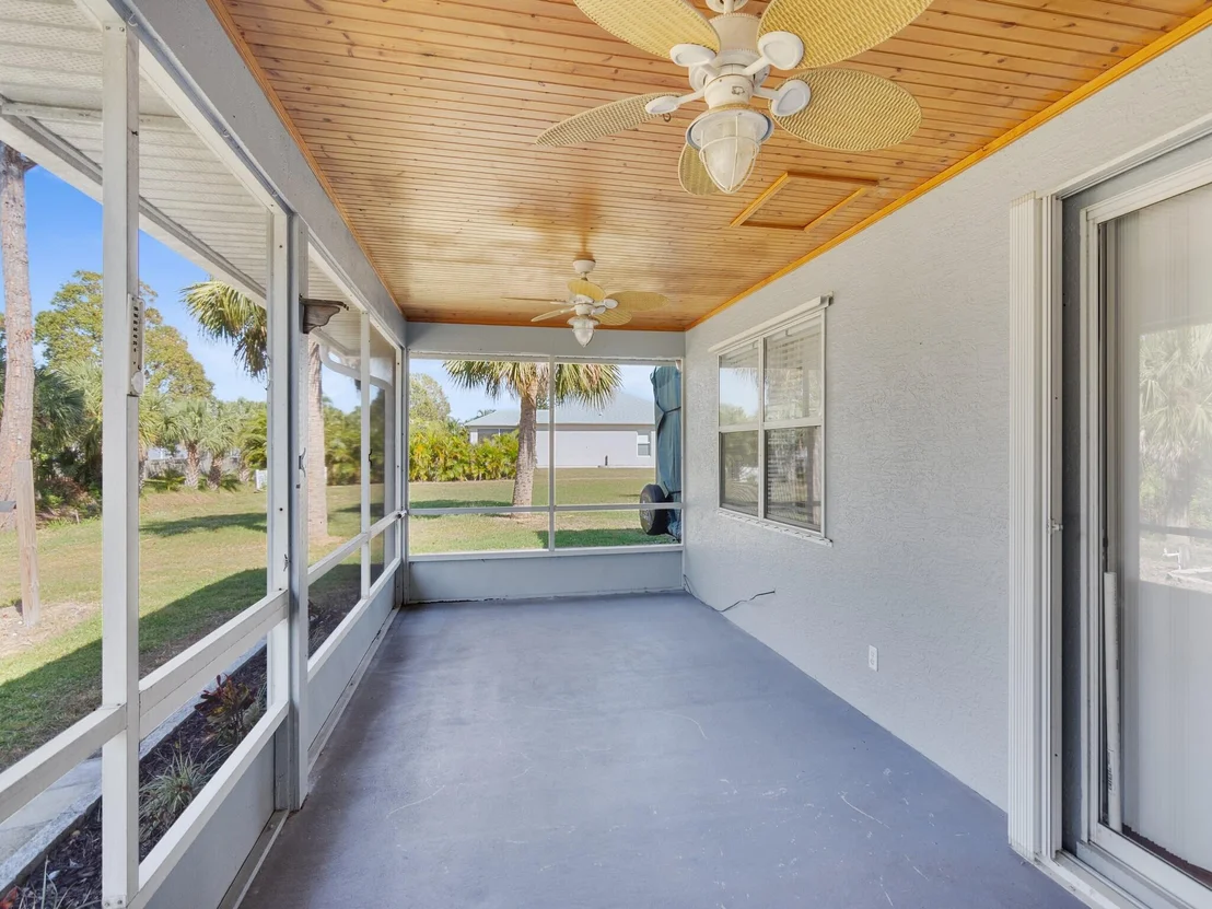 Photo of 825 Landsdowne Drive