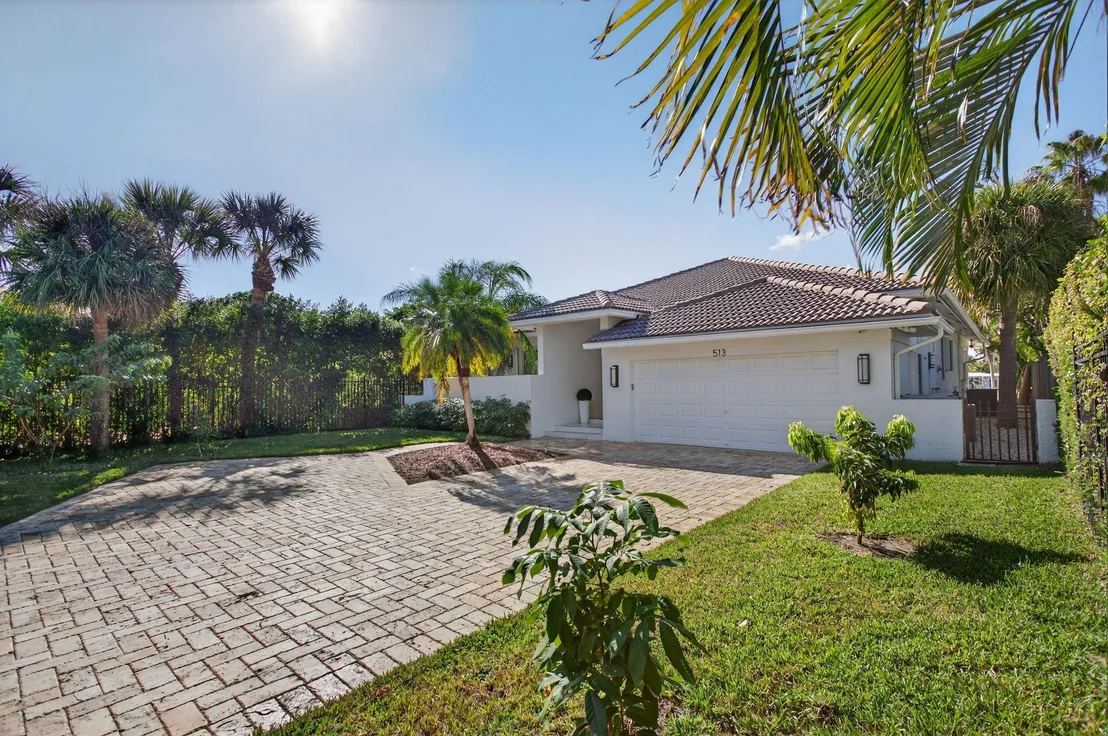 Photo of 513 S Riverside Drive