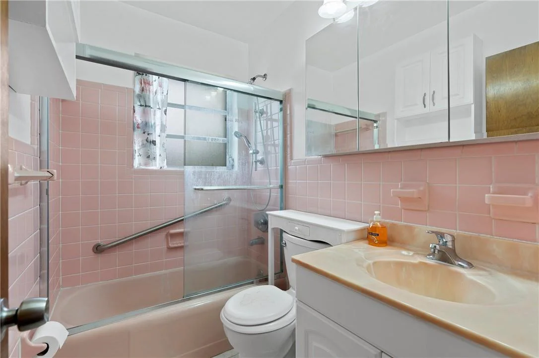Photo of 325 Henthorne Drive