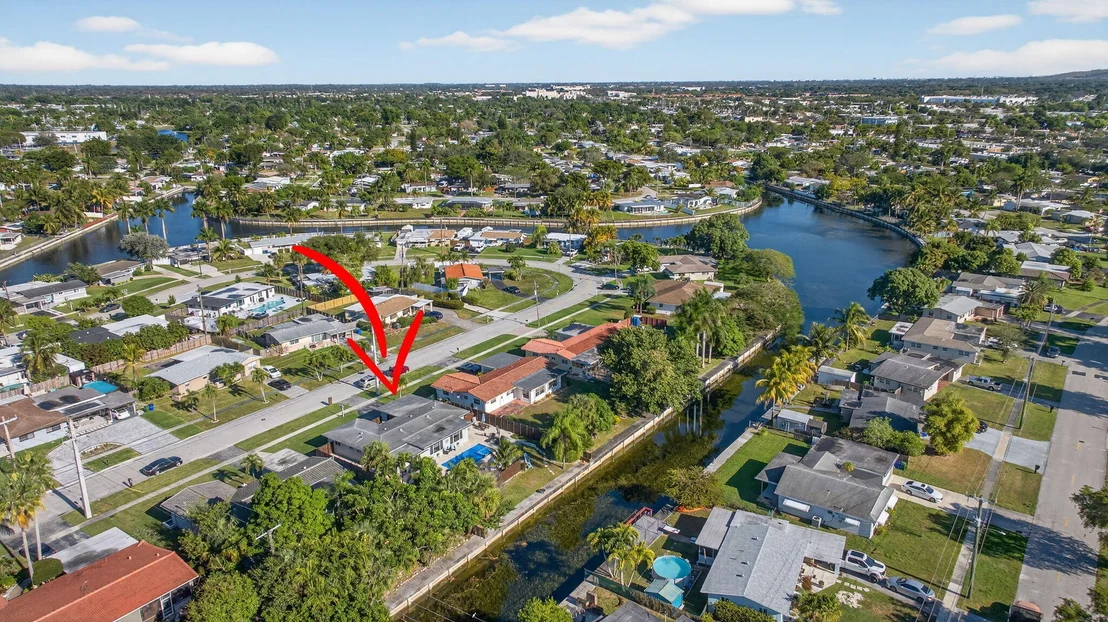 Photo of 1530 W River Drive