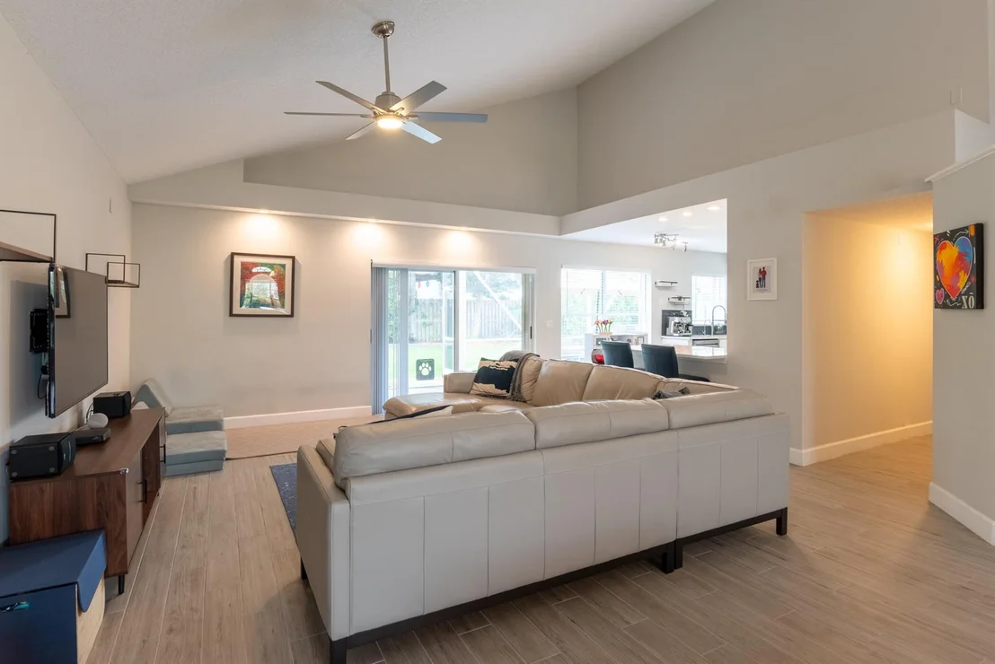 Photo of 132 Stonebriar Boulevard