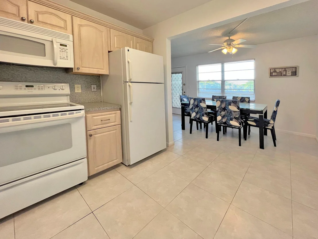 Photo of Unit D2 at 1903 Bermuda Circle