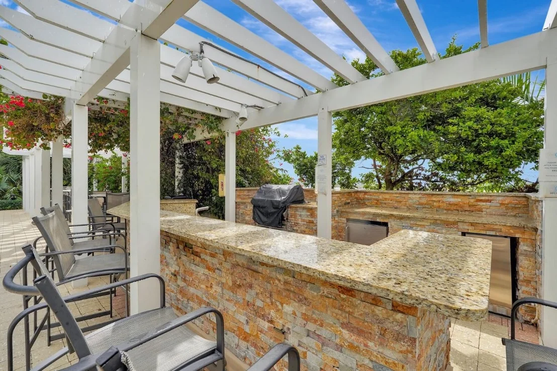 Photo of Unit 607 at 1 N Ocean Boulevard